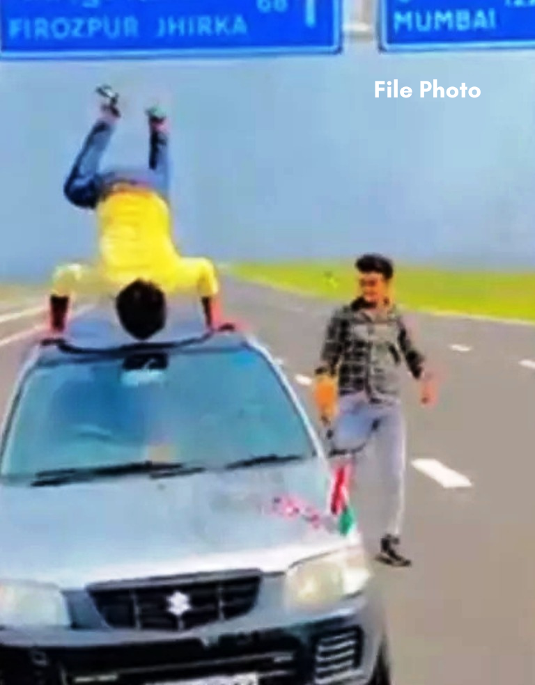 BSN - Youth doing stunt on car on Mumbai Expressway