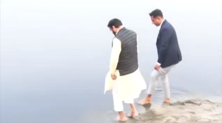 nayab singh saini at ganga river