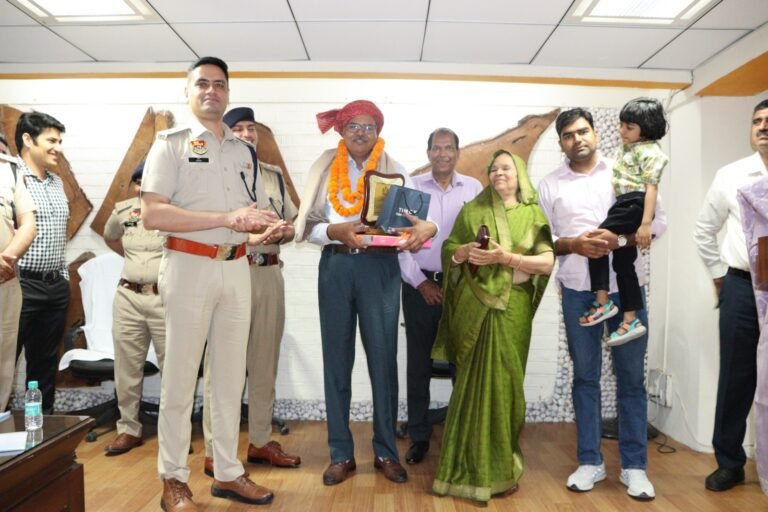Bid farewell to Retired policemen