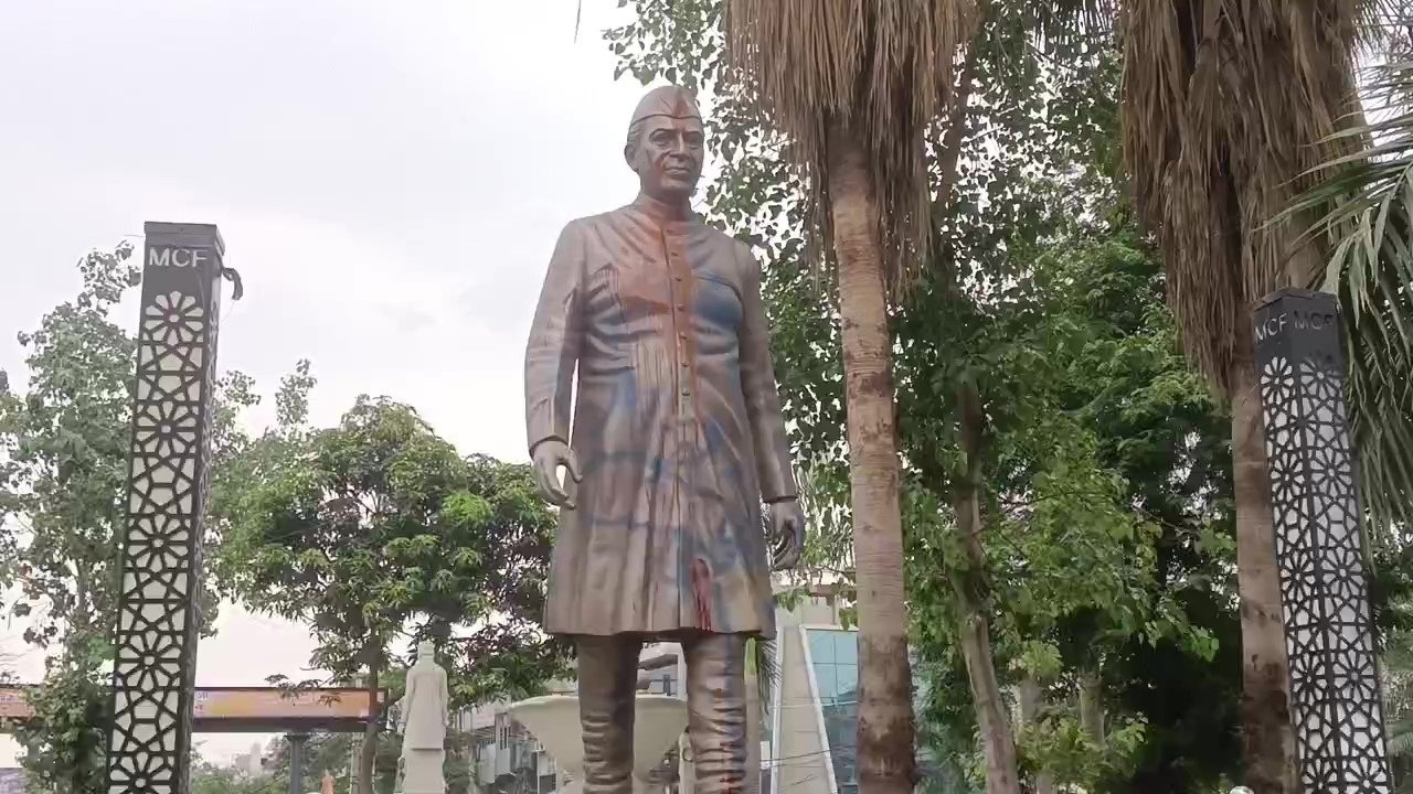 nehru statue 1