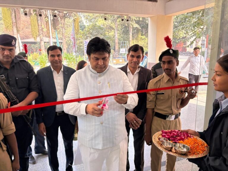 WhatsApp Image 2025-11-21 at 17.44.16